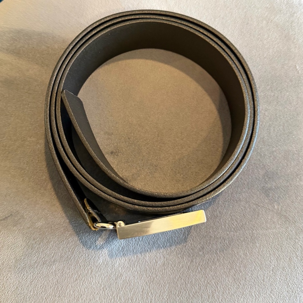 Brooks Brothers Men's Black Leather Belt with Silver Buckle - Picture 2 of 3